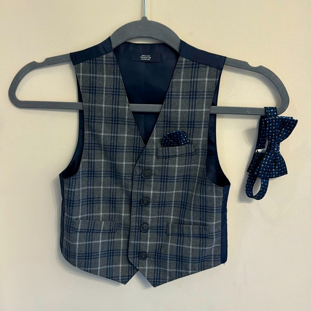Nautica suit vest size 4. Navy and navy plaid with matching bow tie.